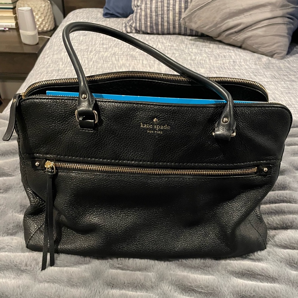KATE SPADE!! So many pockets!! Perfect for biz meetings! Excellent condi…